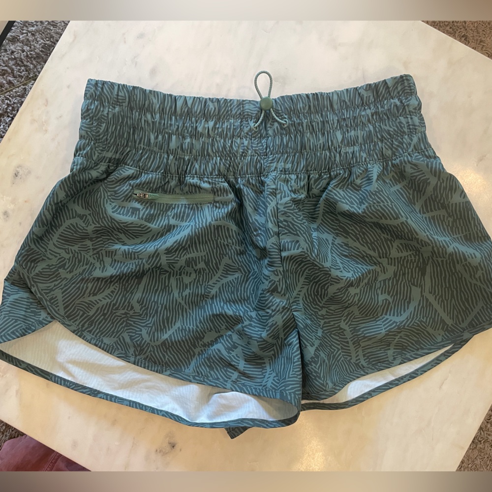 NWOT Dolphin-Hem Forest Green Athletic Shorts Size Medium